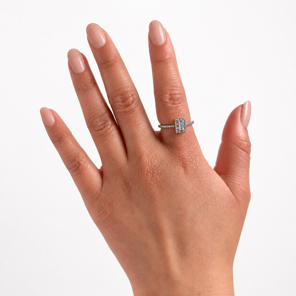 Anillo Inspirado Pan 1.1 Solitario Rectángulo  Baguette con Micro Circonias Plata .925