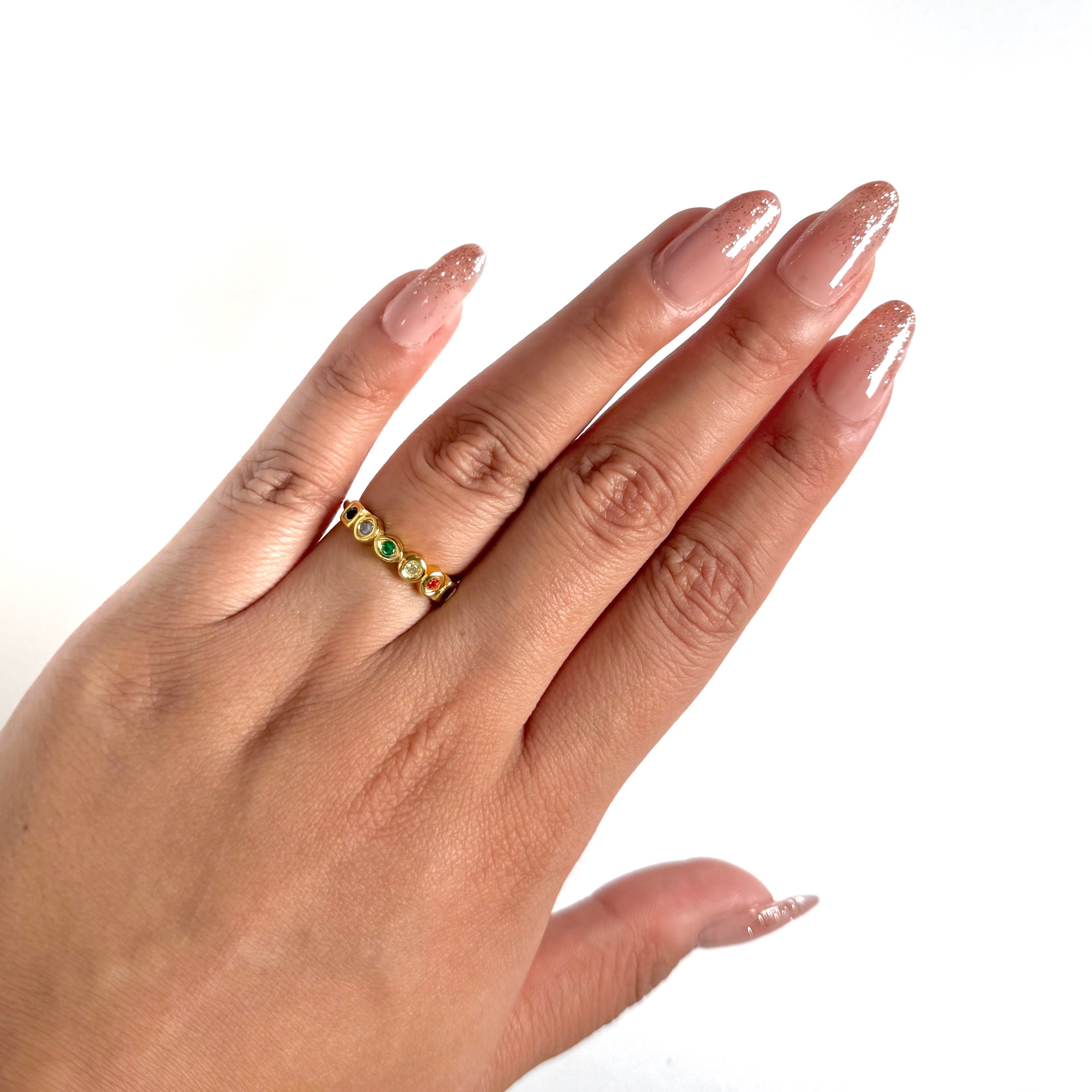 Anillo Inspirado Pan 1.1 Marvel Circonias de Colores Plata .925 con Baño de Oro 18k