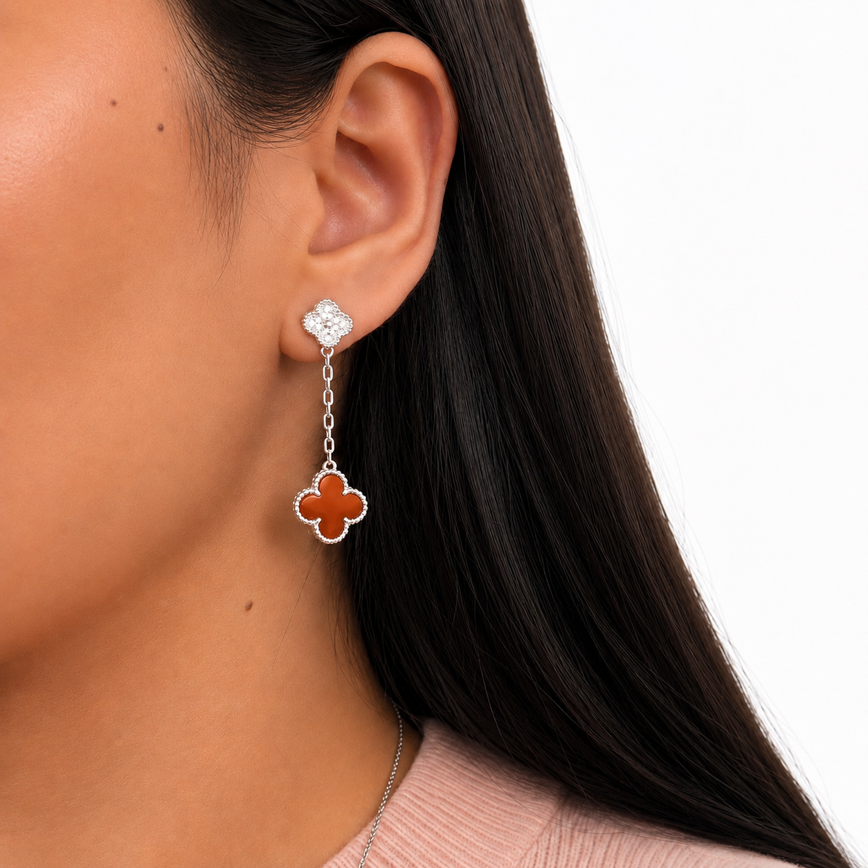 Arete Flor Largo Inspirado Van C con Micro Circonias y Cornalina, Plata .925 con Baño de Rodio