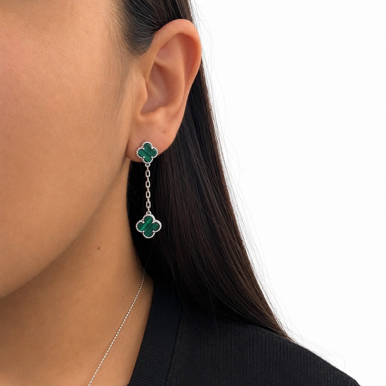 Arete Doble Flor Largo Inspirado Van C con Malaquita Verde, Plata .925 con Baño de Rodio
