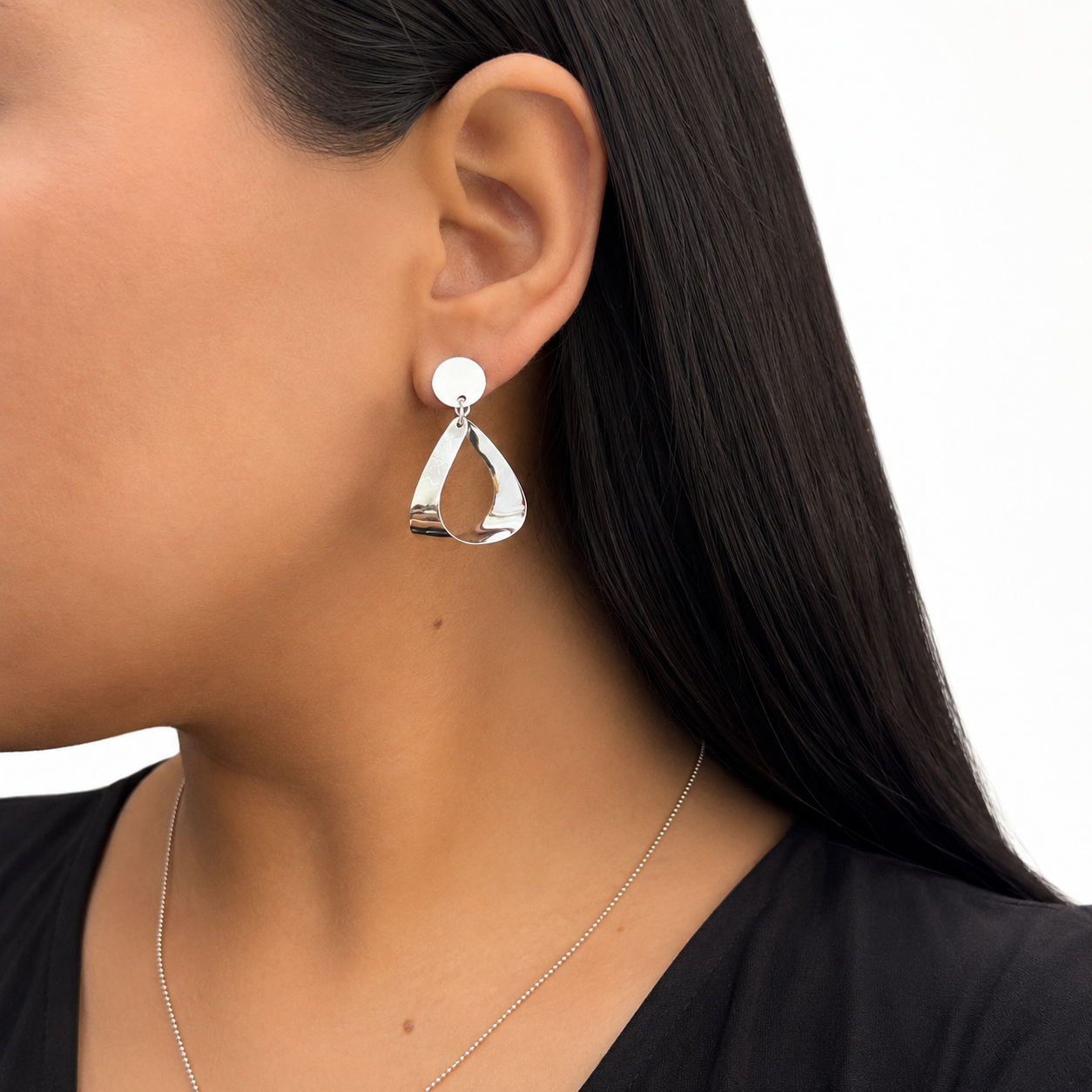 Arete Mediano Gota Torcida Lisa Plata .925