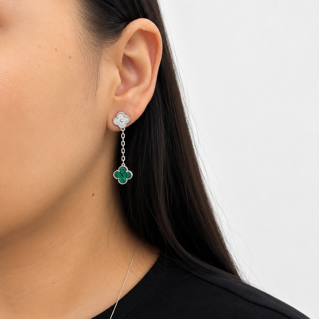 Arete Flor Largo Inspirado Van C Malaquita Verde con Micro Circonias y Cadena Paper Clip Plata .925 con Baño de Rodio
