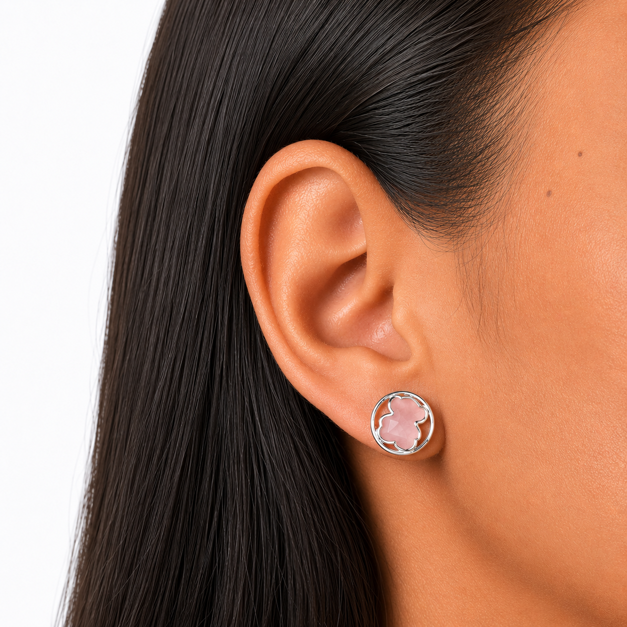 Aretes Osos 1.1 con Círculo Liso Alrededor, Piedra Cuarzo Rosa. Plata 925 con Baño de Rodio