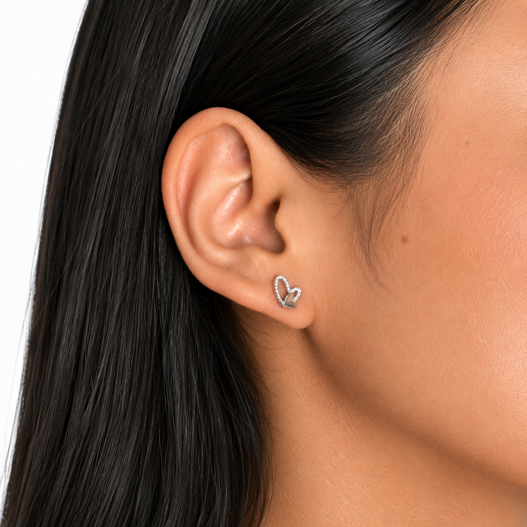 Arete Broquel Doble Corazón con Micro Circonias Plata .925 con Baño de Rodio