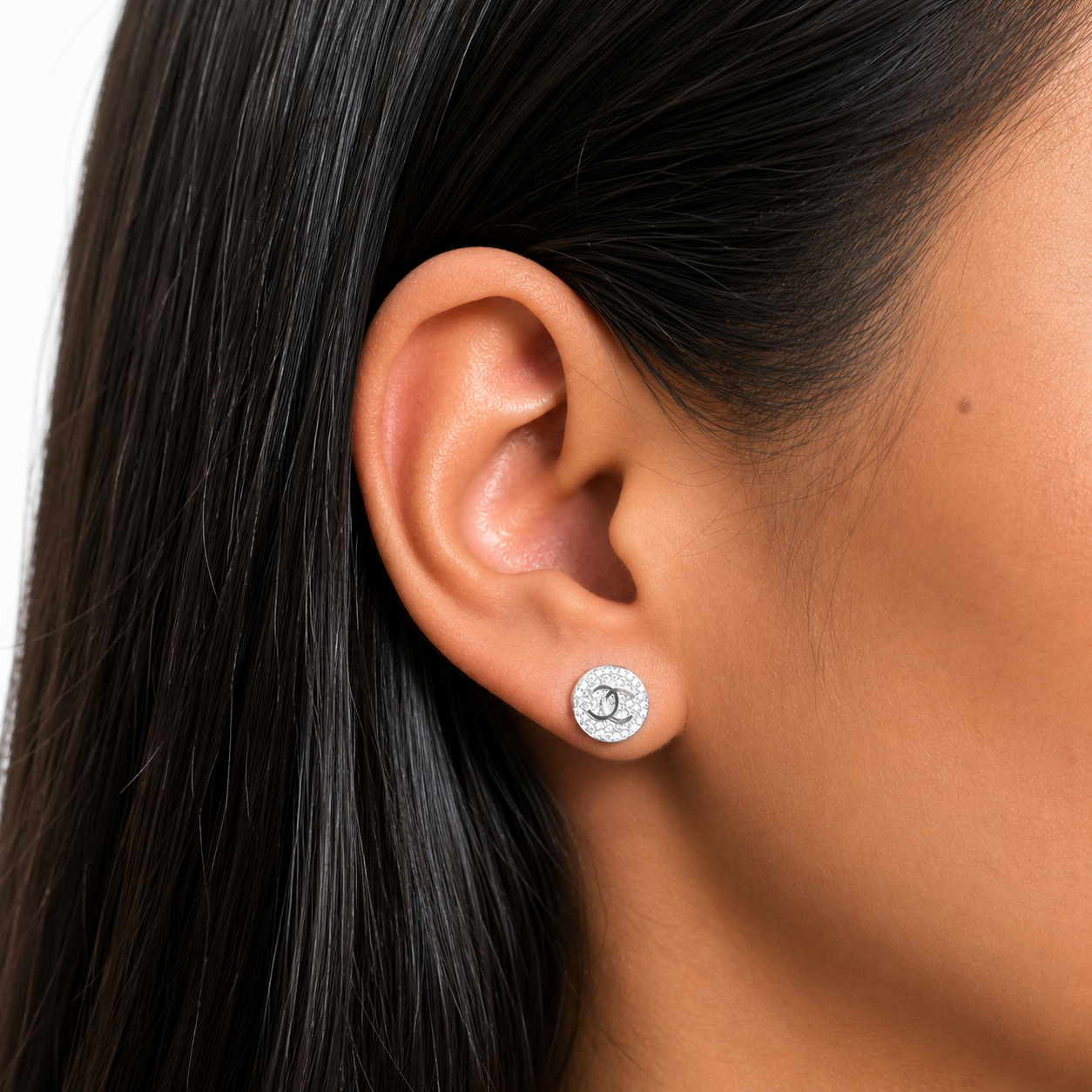 Arete Broquel Inspirado CC con Micro Circonias Plata .925 con Baño de Rodio
