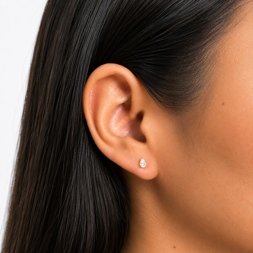 Arete Broquel Circonia Gota Montadura de Diamante Plata .925 con Baño de Oro