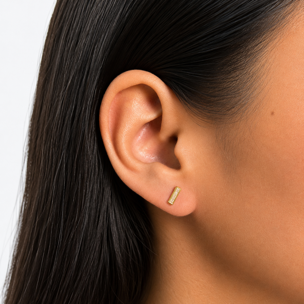 Arete Broquel Barrita de Circonias Plata .925 con Baño de Oro