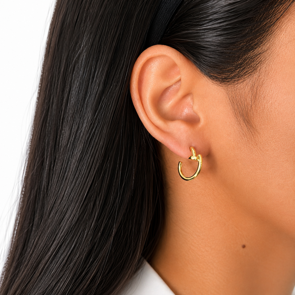 Arracada Inspirada Cartier 1:1 Clavo, Plata .925 con Baño de Oro 18k