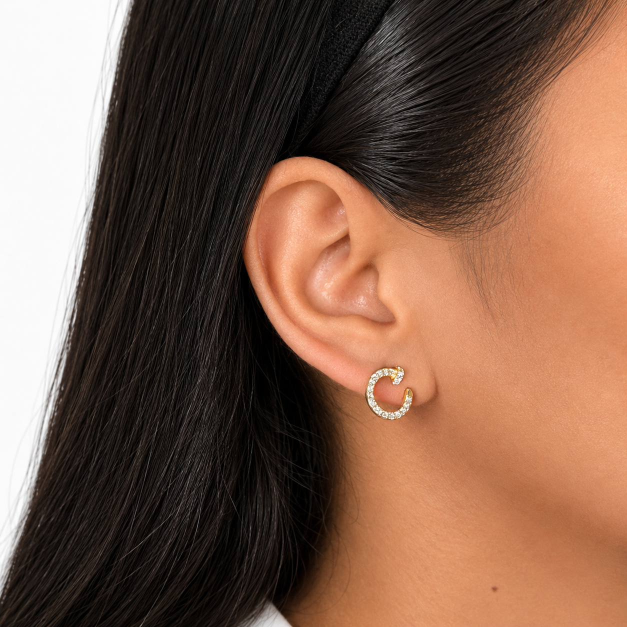 Arracada Inspirada Cartier 1:1 Clavo con Circonias Chico, Plata .925 con Baño de Oro 18k