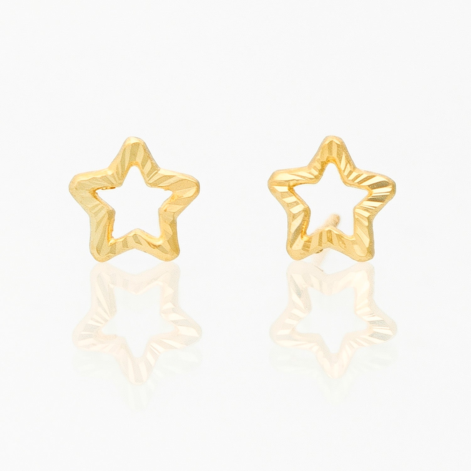 Broquel Arete Estrella Silueta Diamantada Oro 10k con Bolita