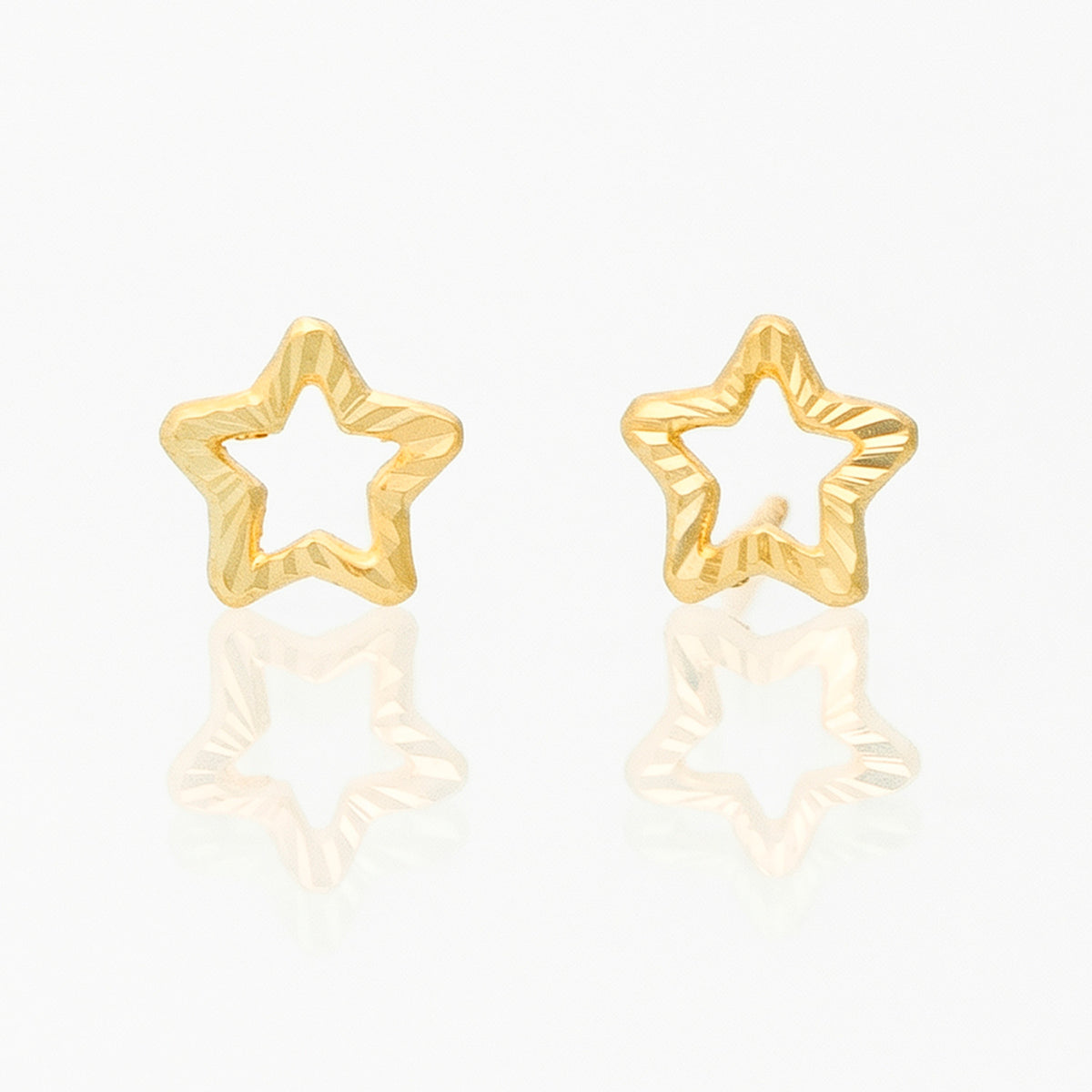 Broquel Arete Estrella Silueta Diamantada Oro 10k con Bolita