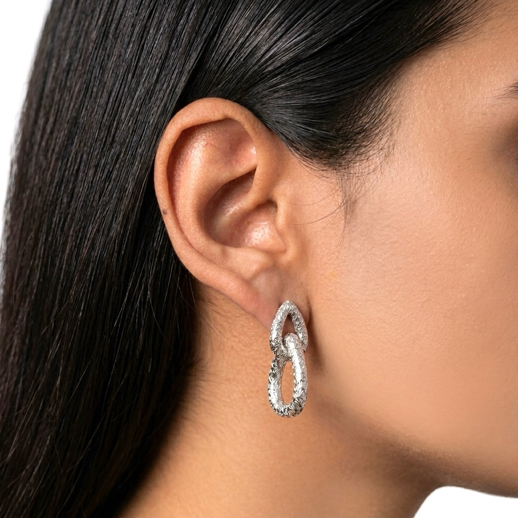Arete Filigrana Gota Eslabón Colección Esencia Plata .925 con Baño de Rodio
