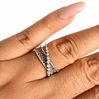 Anillo Filigrana Cruzado con Circonia Colección Esencia Plata .925 con Baño de Rodio