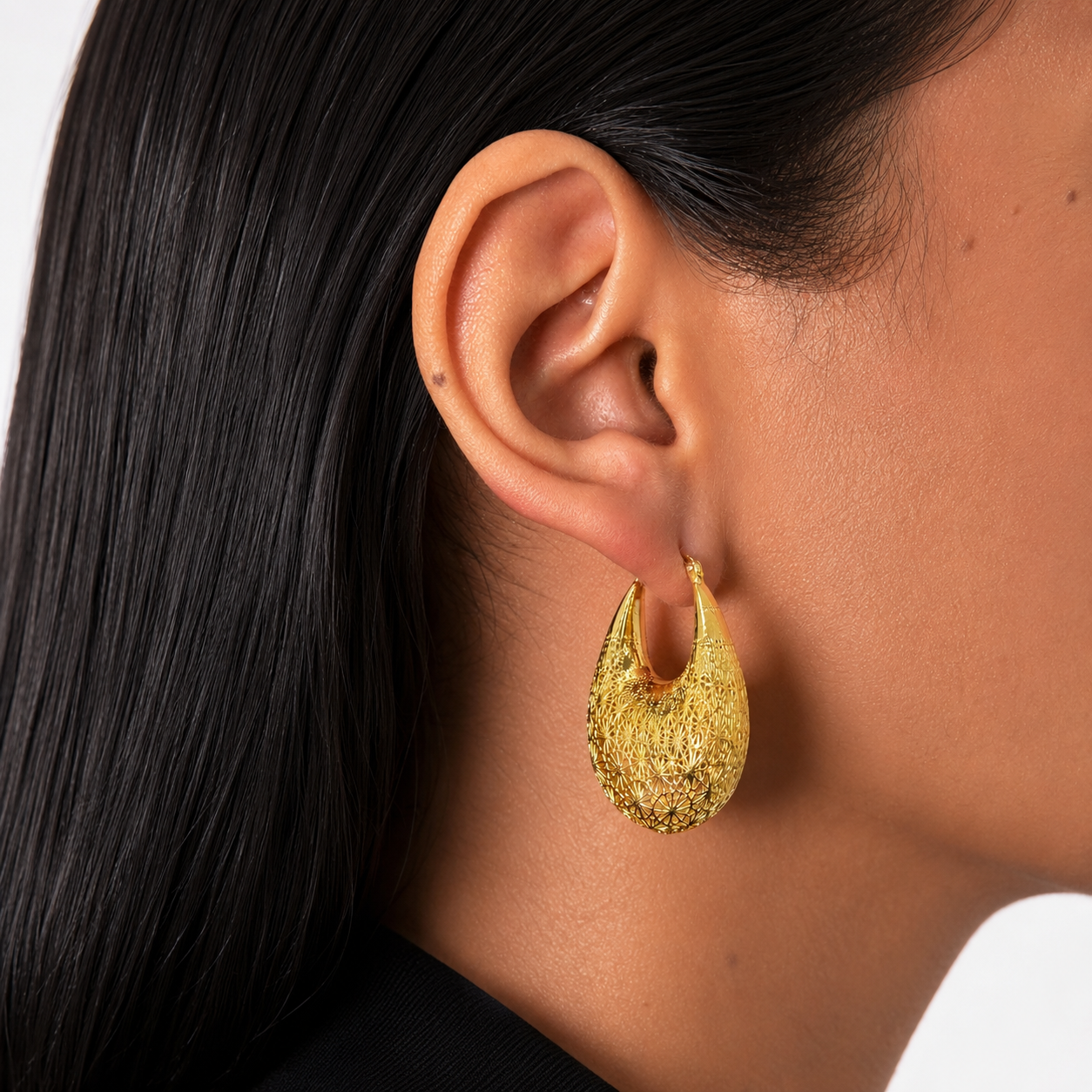 Arracada Filigrana Gota con Flores Colección Esencia Plata .925 con Baño de Oro 18K