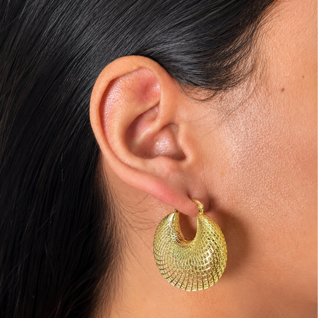 Arracada Filigrana Oval Bolsita Colección Esencia Plata .925 con Baño de Oro 18K