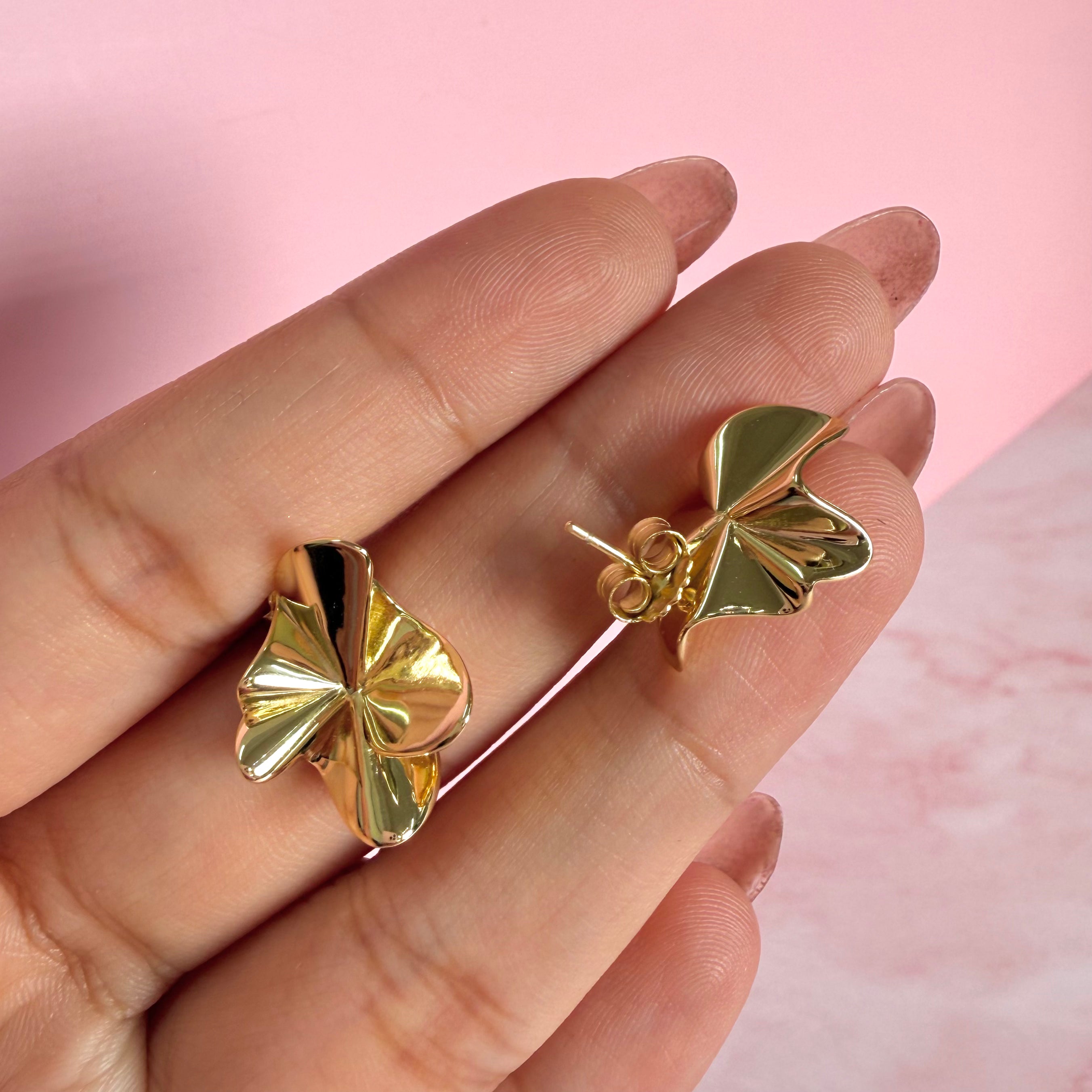 Arete Bloom Colección Florecer Plata .925 con Baño de Oro 18k