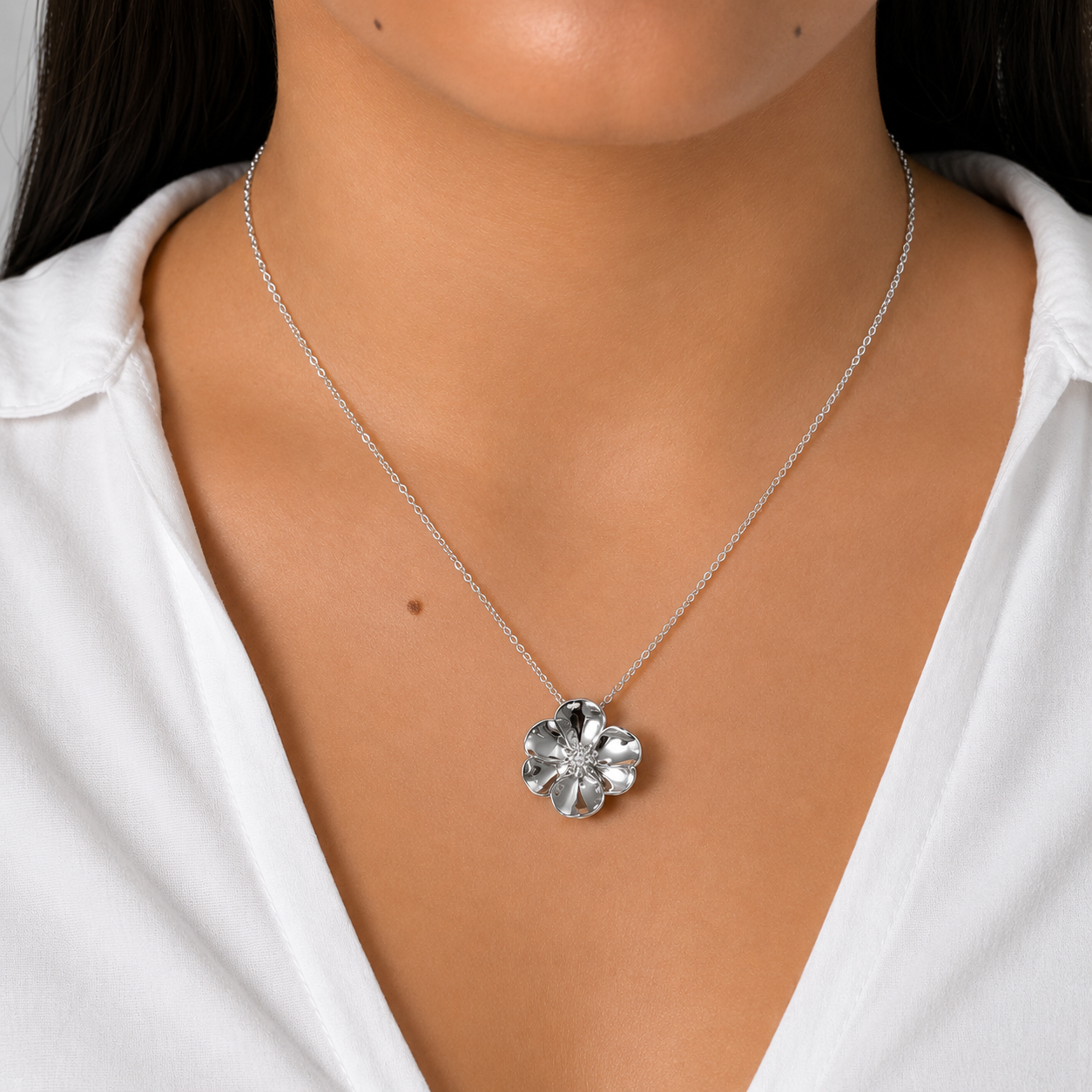 Collar Flor Sakura Grande Colección Florecer Plata .925 con Baño de Rodio