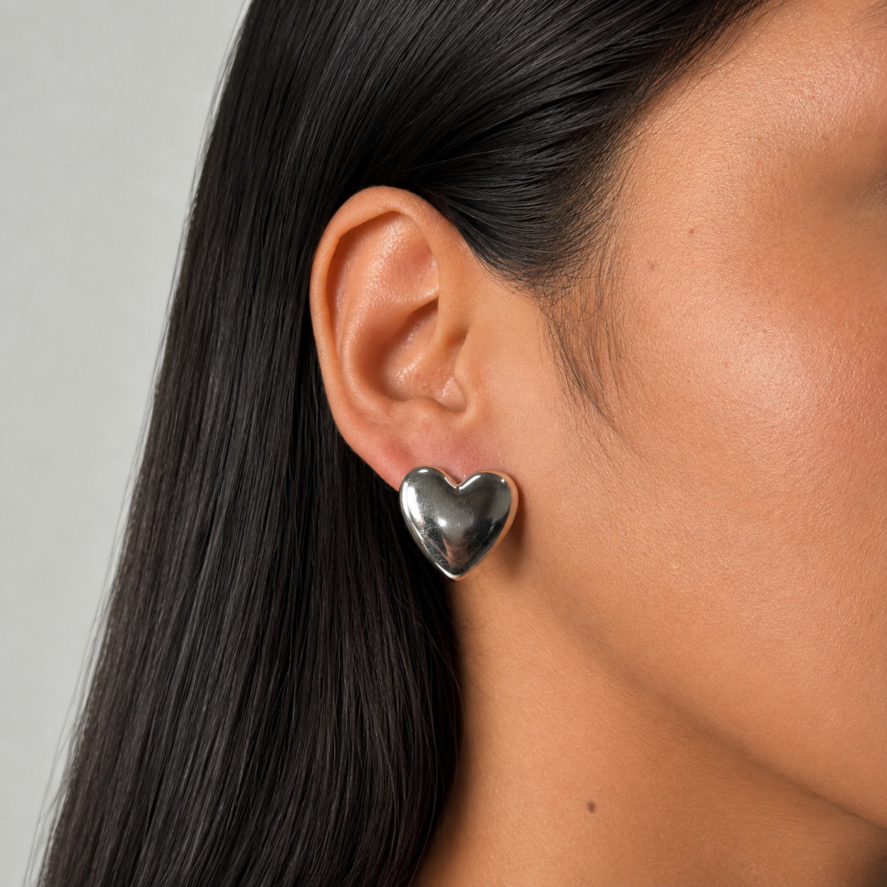 Aretes Maxi Corazones Lisos Latido de Plata, Plata .925 con Baño de Rodio