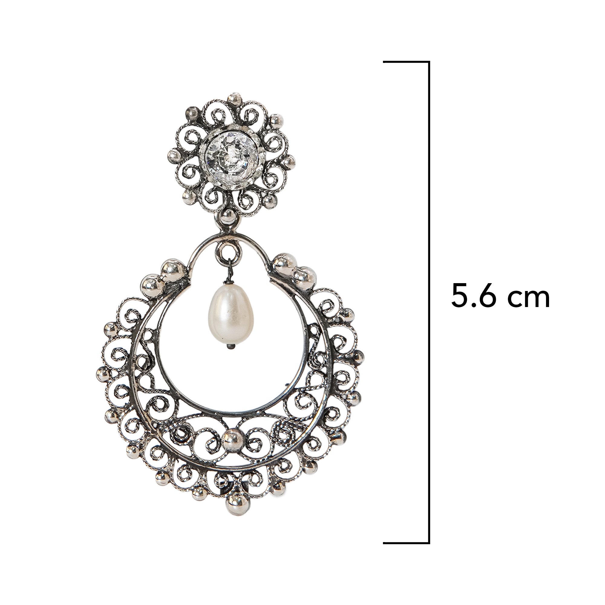 Aretes Filigrana Circulo 5.6 cm con Flor de Circonia Blanca y Perla de Río, Hecho a Mano Plata .925 Oxidada