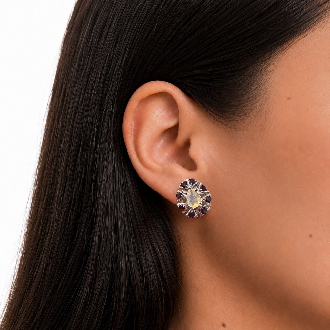 Aretes Piedra Preciosa Ópalo de Etiopía en Gota con Granate y Broche Francés, Plata .925 con Baño de Rodio