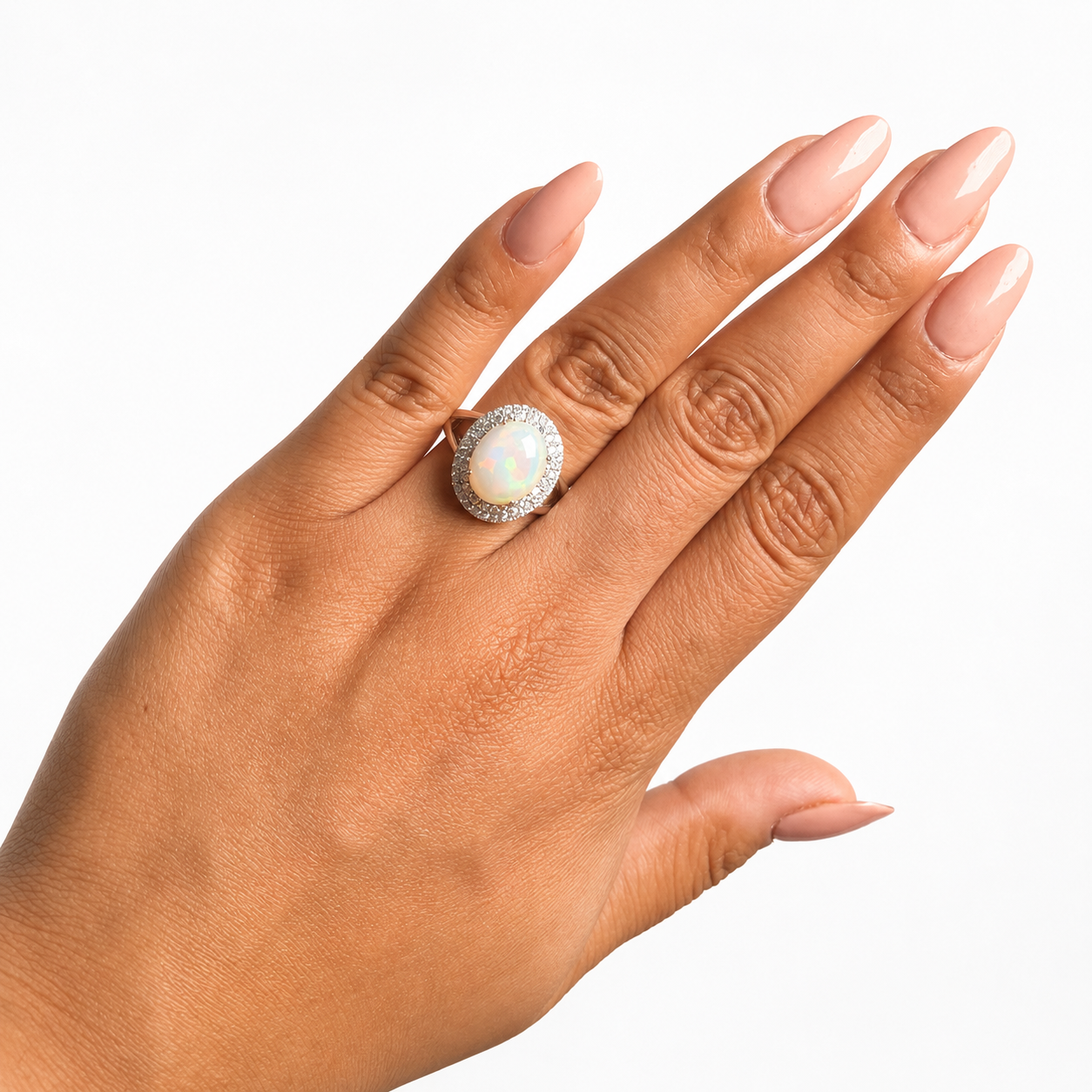Anillo Piedras Preciosas Maxi Ópalo de Etiopía con Doble Linea de Circonias, Plata .925 con Baño de Rodio