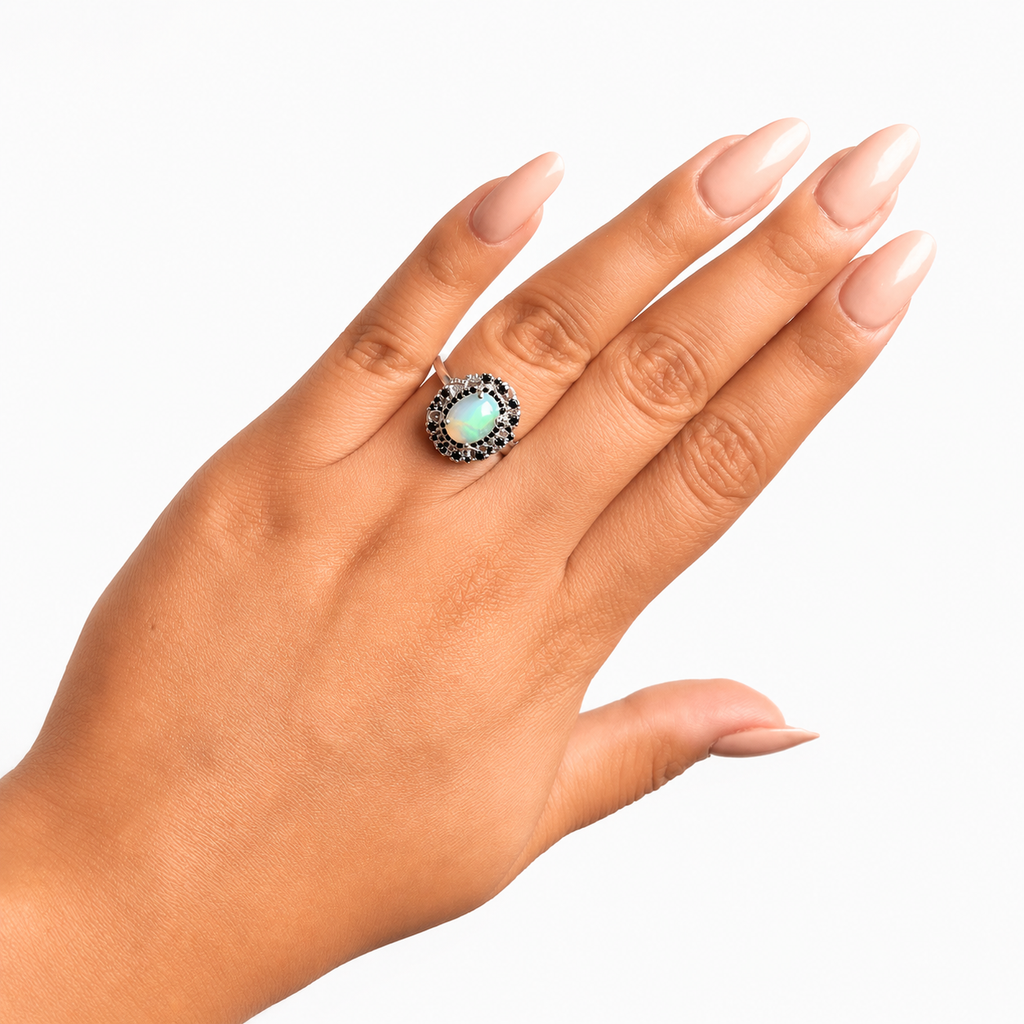 Anillo Piedras Preciosas Ópalo de Etiopía Estilo Victoriano con Ónix, Plata .925 con Baño de Rodio