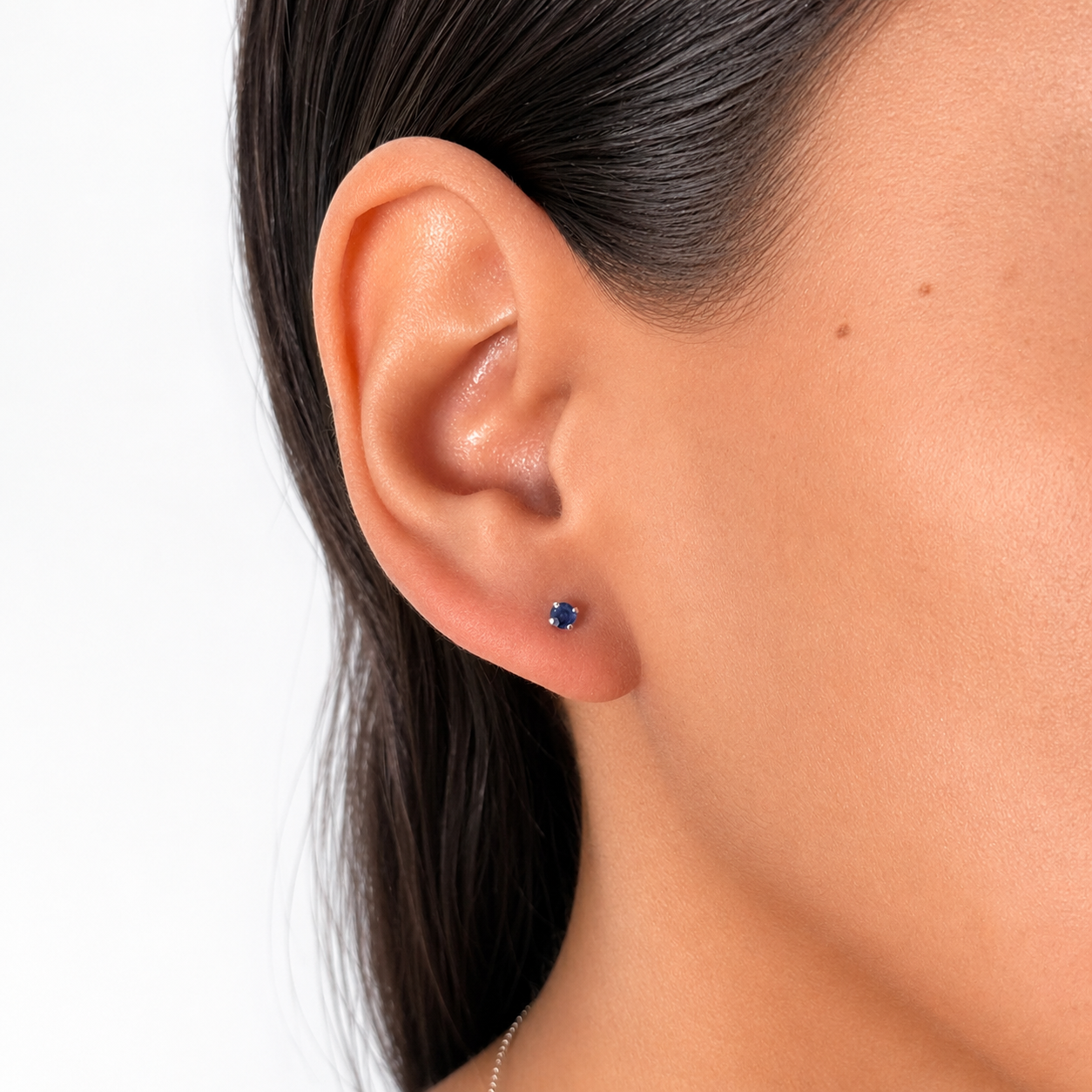 Broquel Piedras Preciosas Zafiro Plata .925 con Baño de Rodio