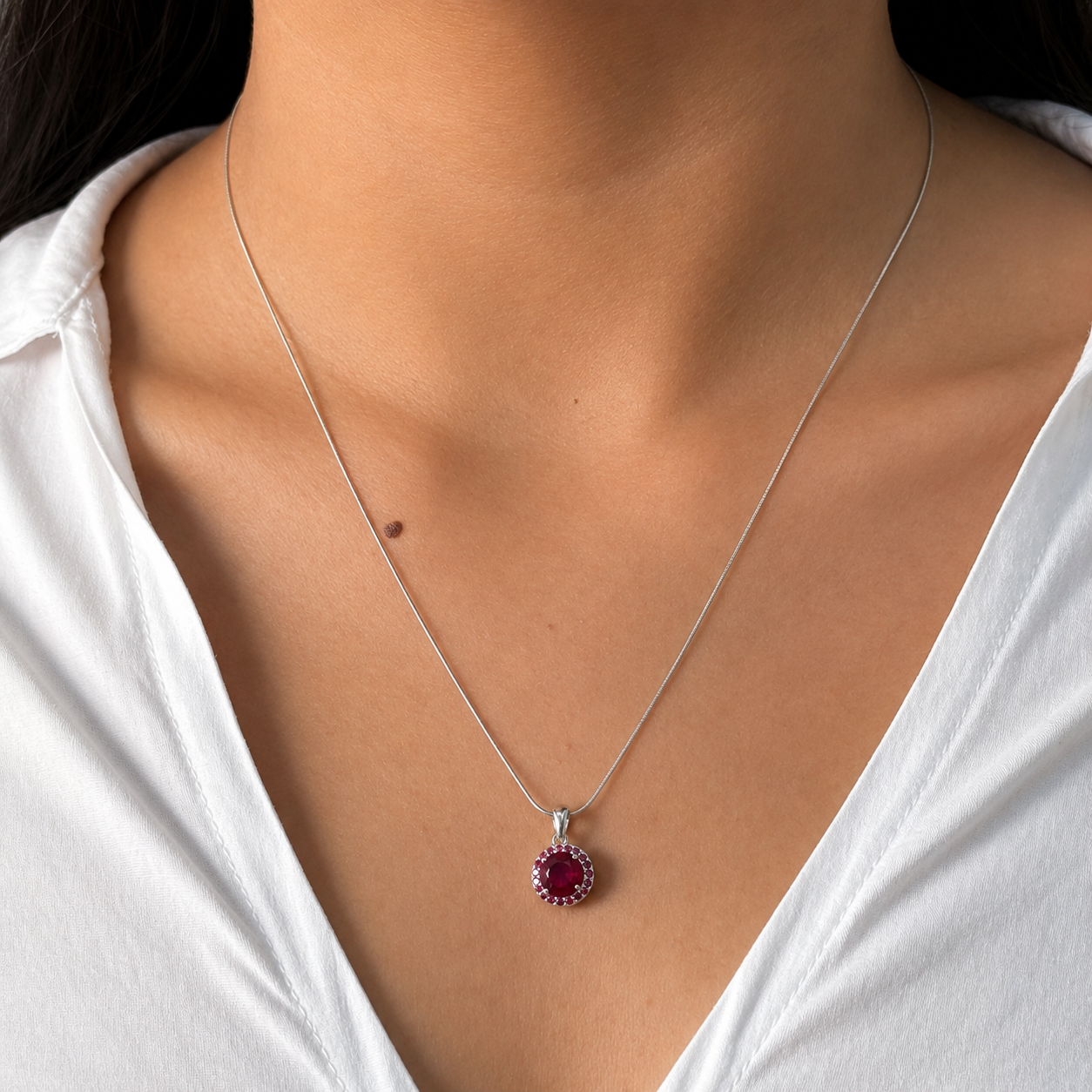 Juego Piedras Preciosas Rubí Aretes y Dije, Plata .925 con Baño de Rodio