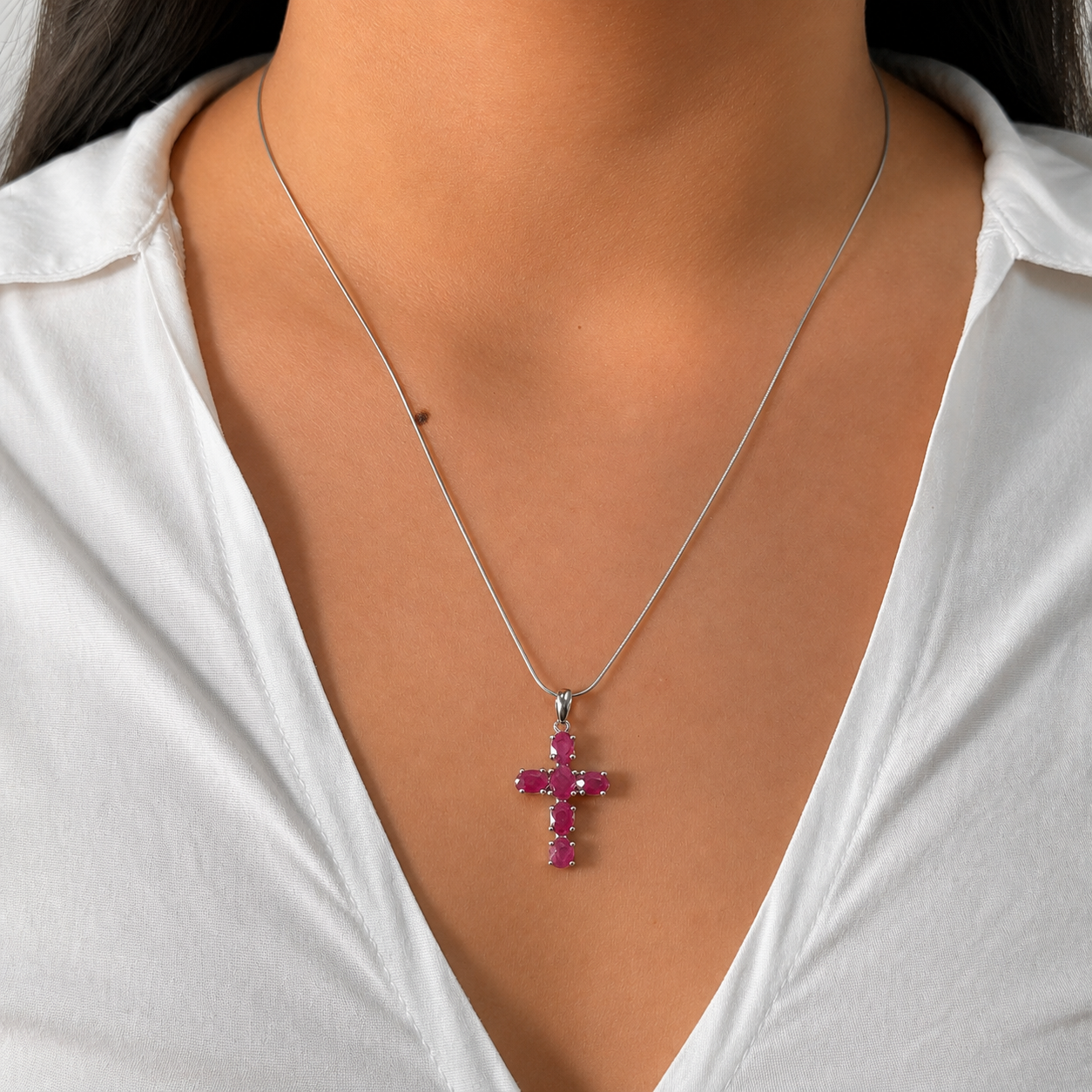 Dije Piedras Preciosas Cruz de Rubí Ovaladas, Plata .925 con Baño de Rodio