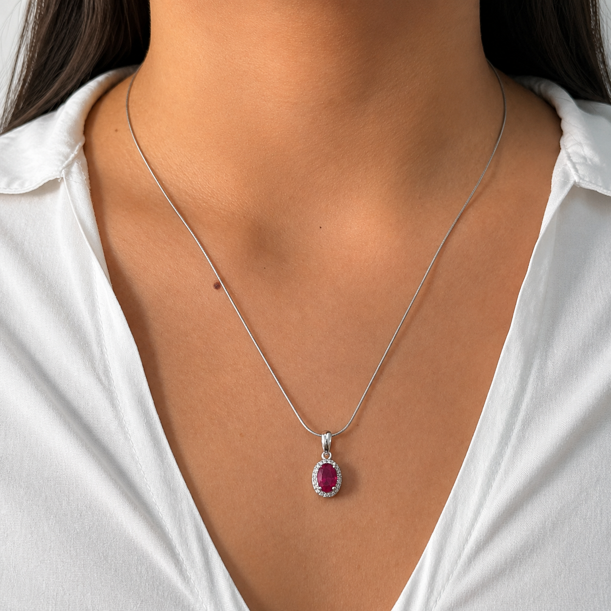Juego Piedras Preciosas Rubí Aretes y Dije Ovalados, Plata .925 con Baño de Rodio