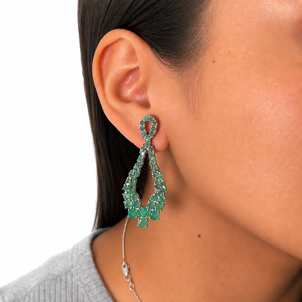 Arete Largo Dos Gotas de Esmeraldas, Plata .925 con Baño de Rodio