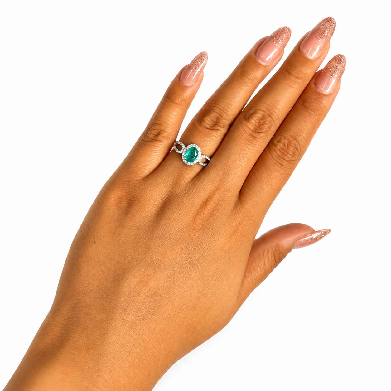 Anillo Piedras Preciosas Esmeralda Ovalada Grande con Circonias, Plata .925 con Baño de Rodio