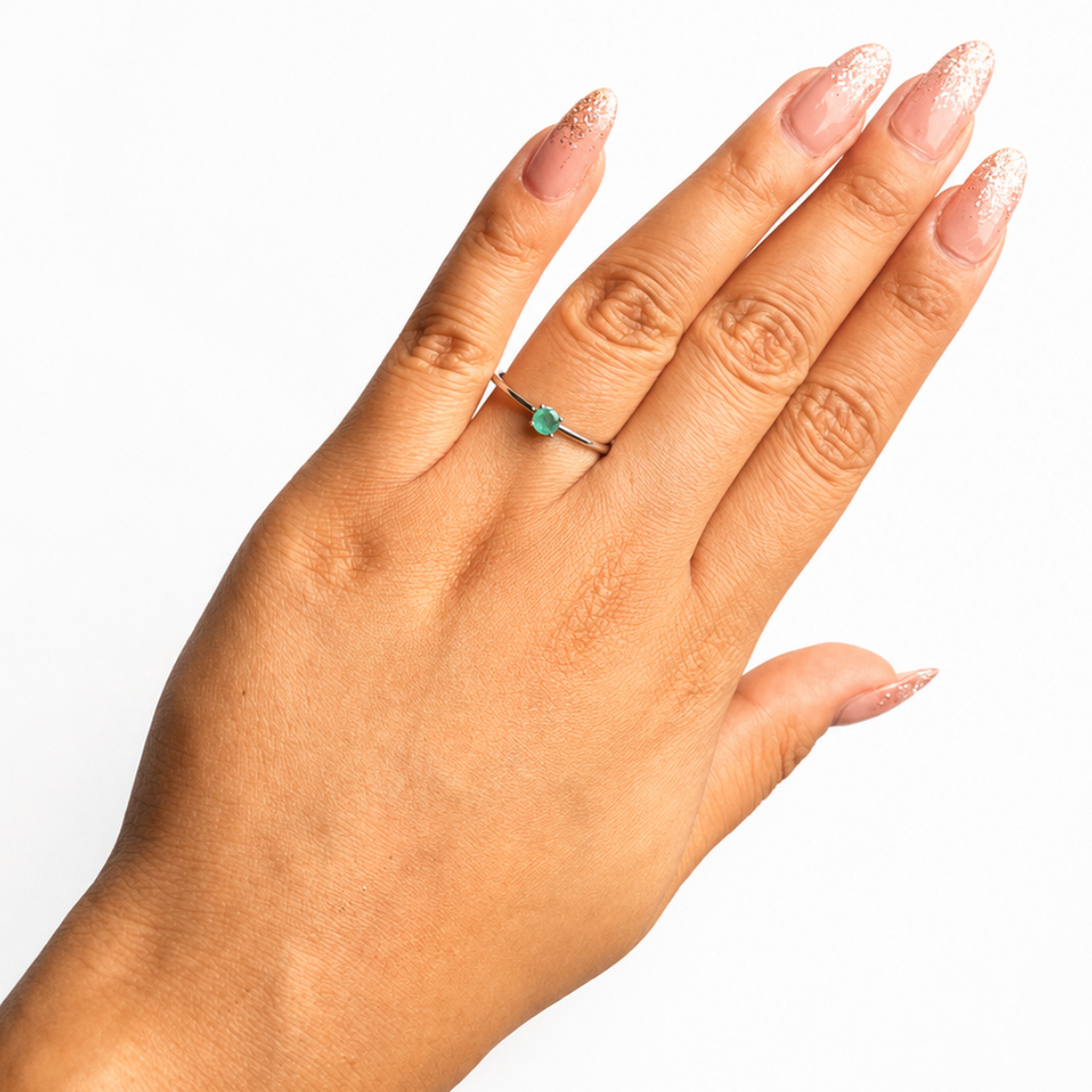 Anillo Piedras Preciosas Esmeralda Chica Circular, Plata .925 con Baño de Rodio