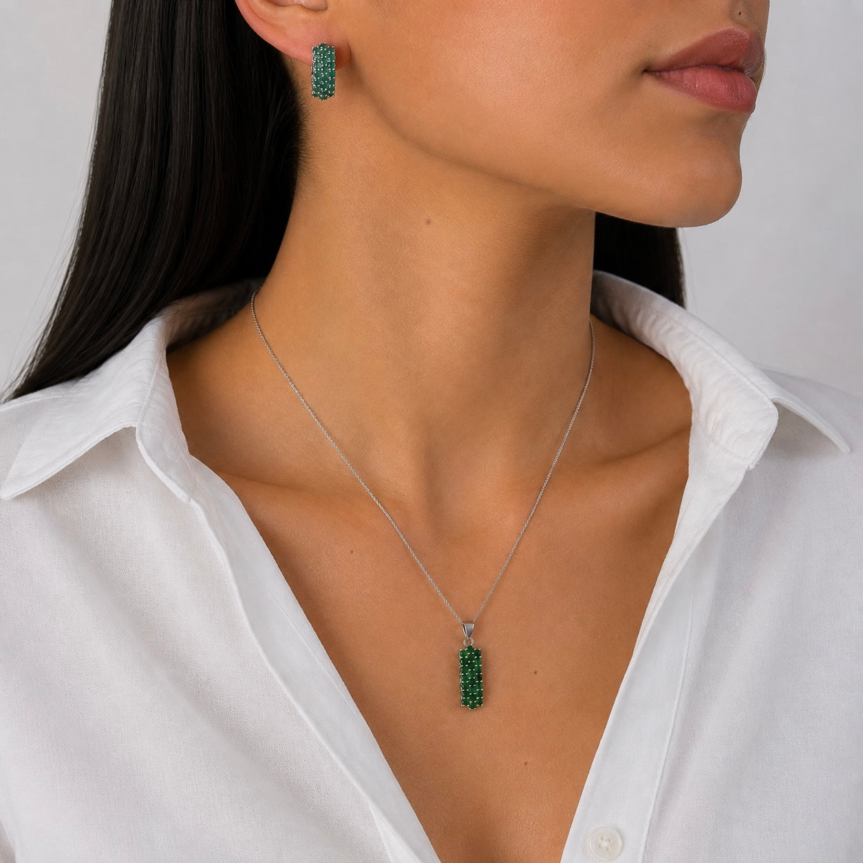 Juego Piedra Preciosa Aretes y Dije Esmeralda, Plata .925 con Baño de Rodio