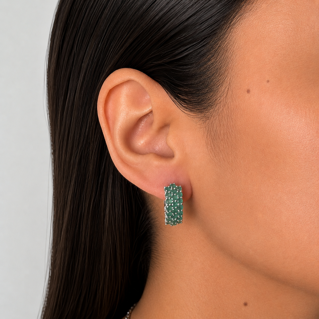 Juego Piedra Preciosa Aretes y Dije Esmeralda, Plata .925 con Baño de Rodio