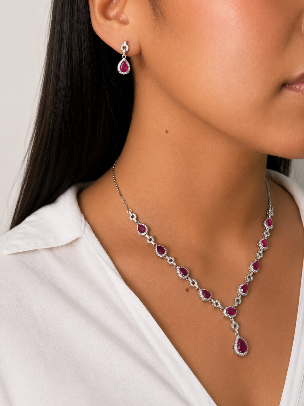 Juego Piedras Preciosas Rubí, Collar, Pulsera y Aretes de Gota con Circonias, Plata .925 con Baño de Rodio