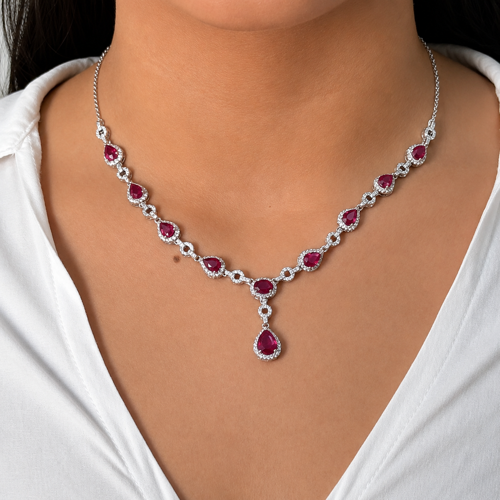Juego Piedras Preciosas Rubí, Collar, Pulsera y Aretes de Gota con Circonias, Plata .925 con Baño de Rodio