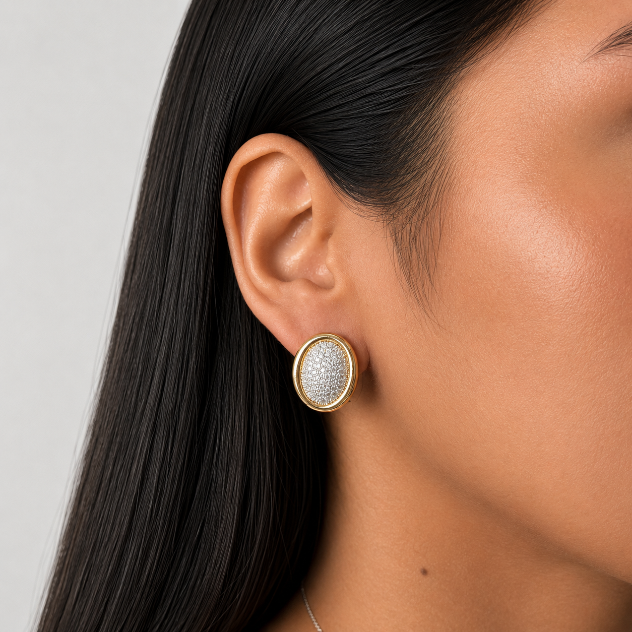 Aretes Glamour Ovalados Dorados con Circonias, Plata .925 con Baño de Oro Cobrizo 18k