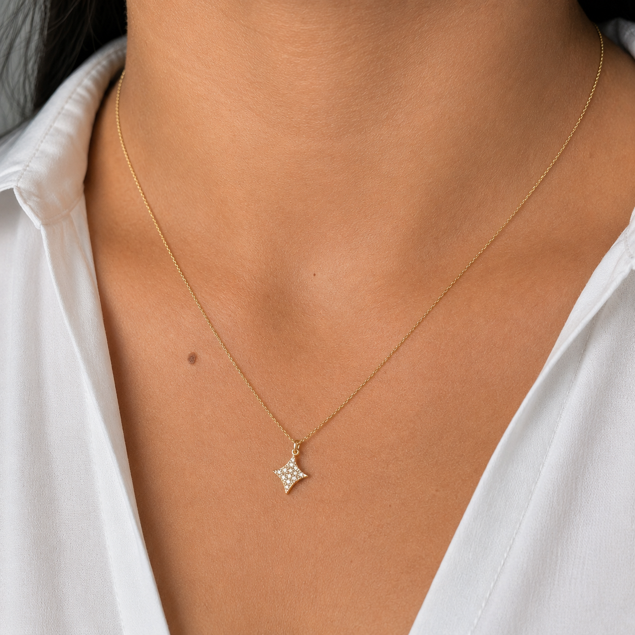 Collar Estrella con Micro Circonias Oro 10K