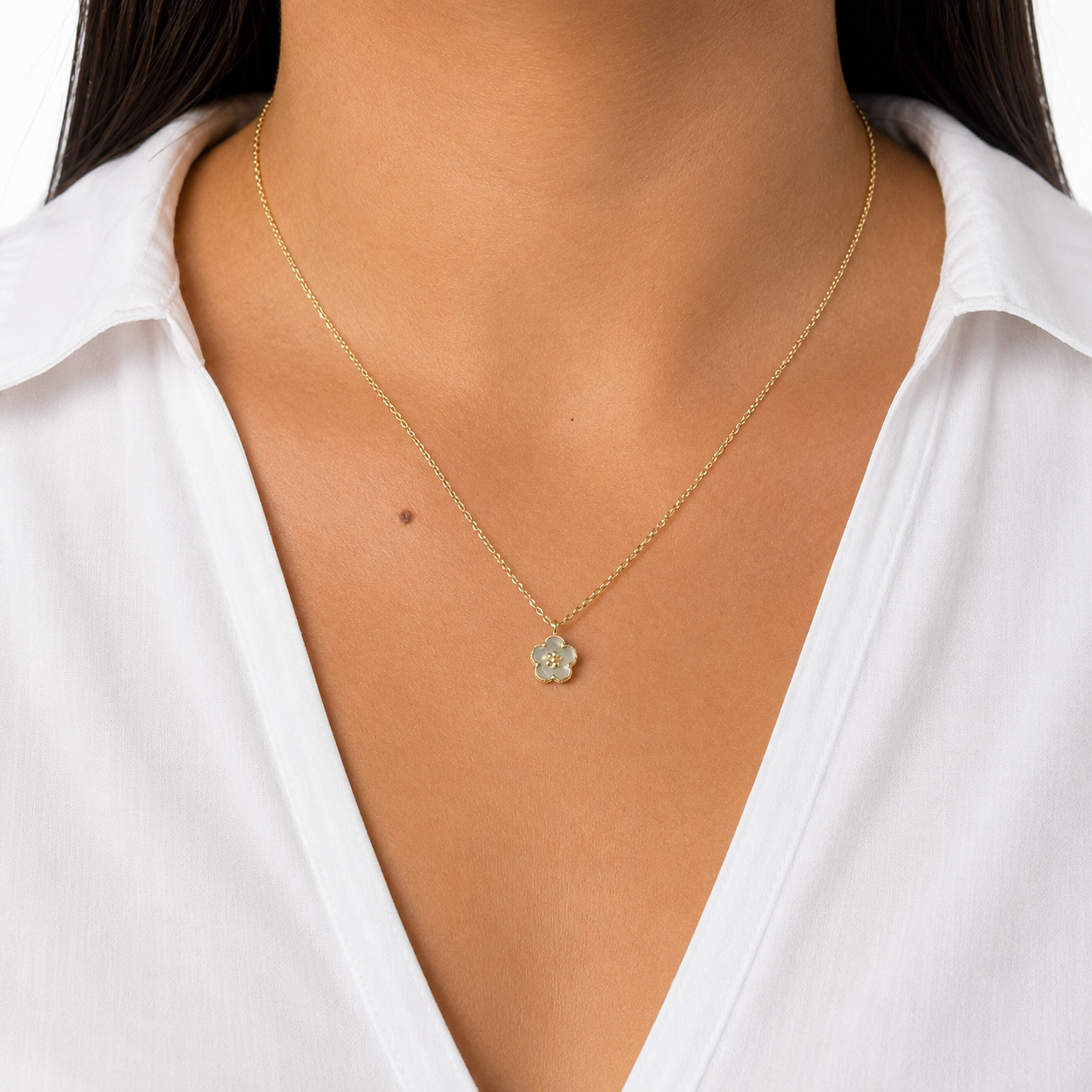 Collar Inspirado Van C Flor Madre Perla Oro 10K