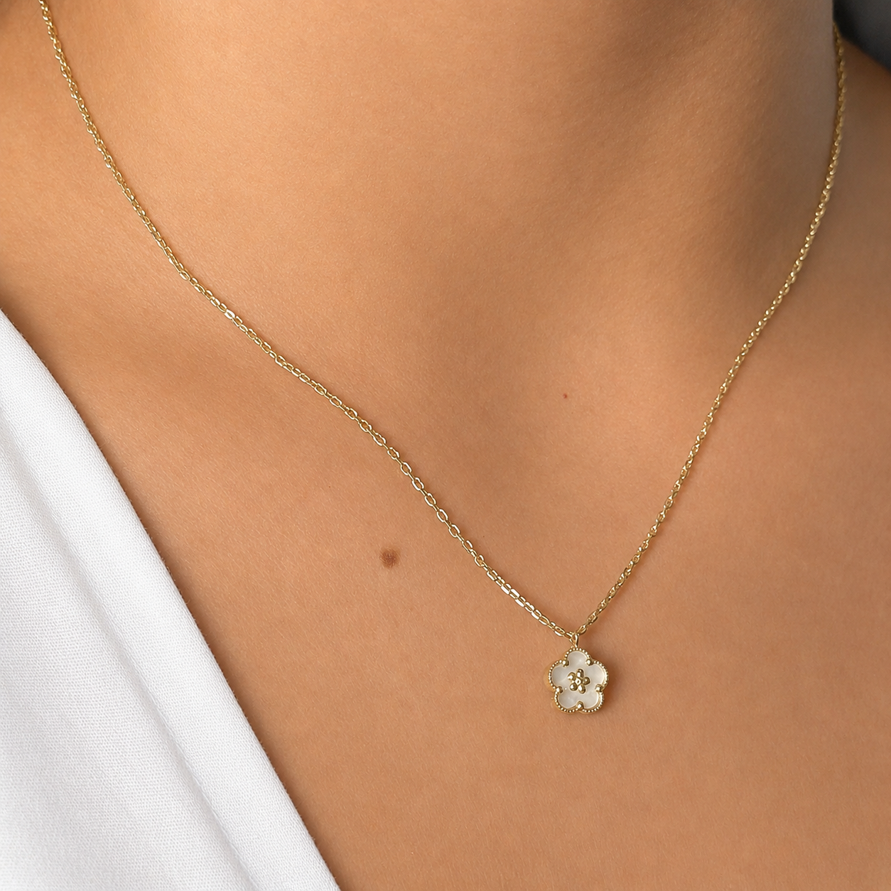 Collar Inspirado Van C Flor Madre Perla Oro 10K