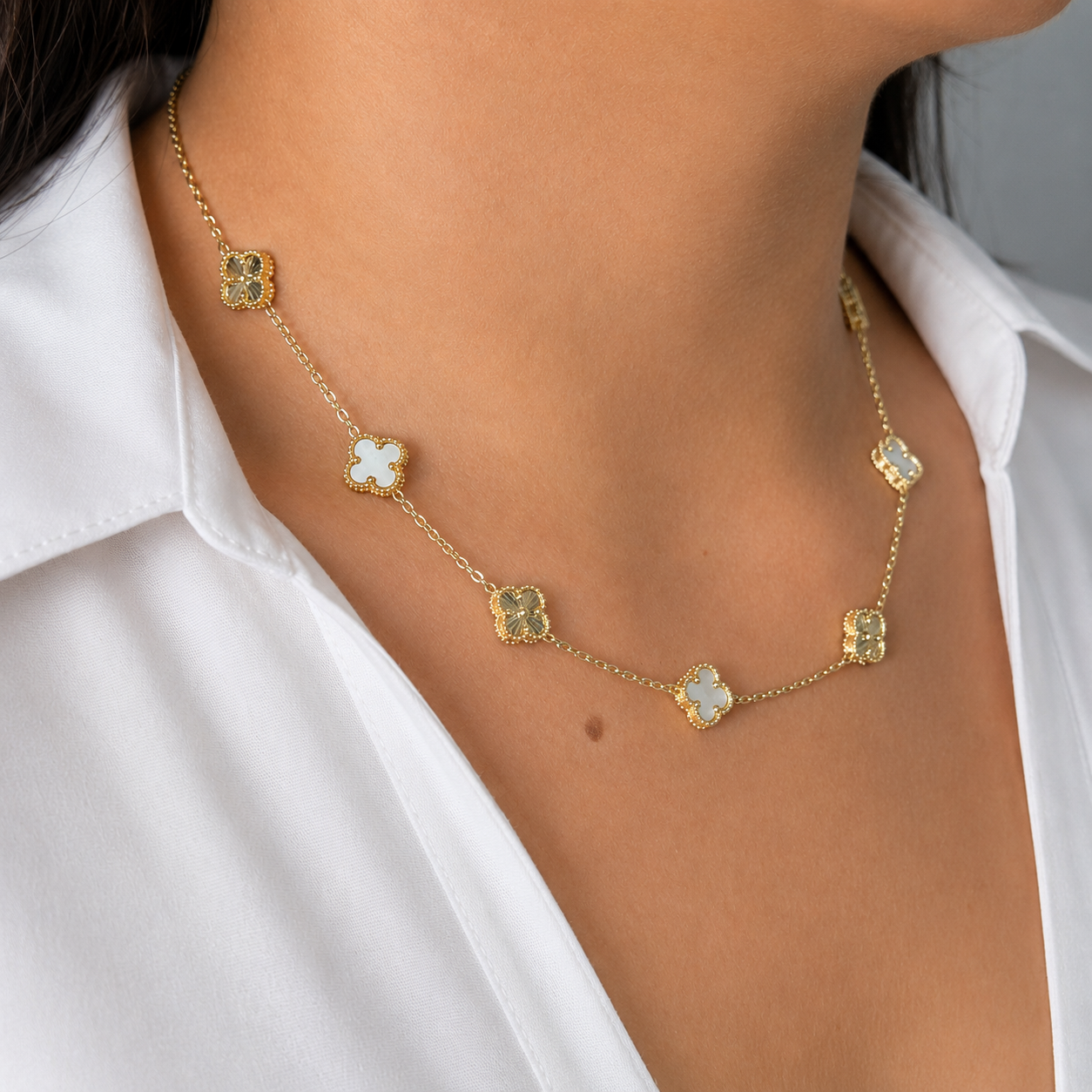 Collar 10 Flores Inspirado Van C Diamantado con Madre Perla Oro 10K