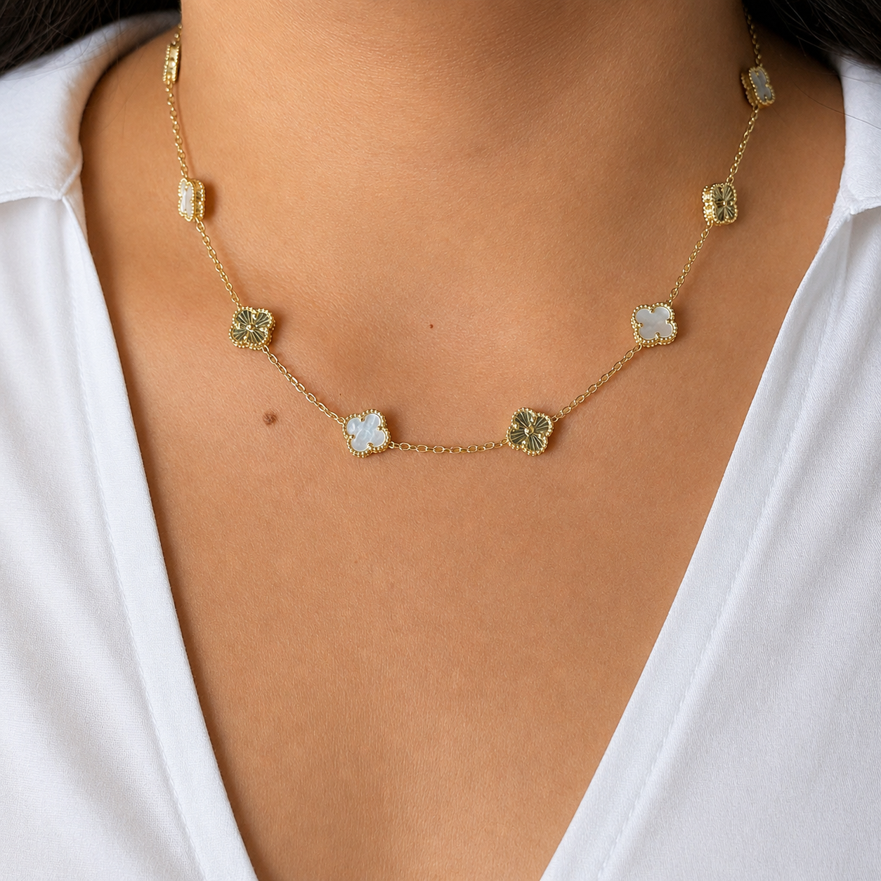 Collar 10 Flores Inspirado Van C Diamantado con Madre Perla Oro 10K