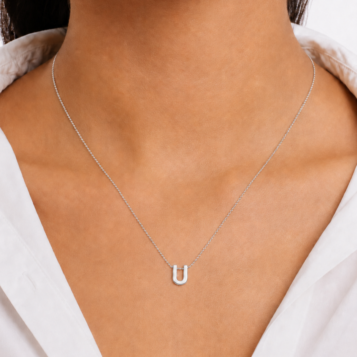 Collar Letra U Plata .925 con Baño de Rodio