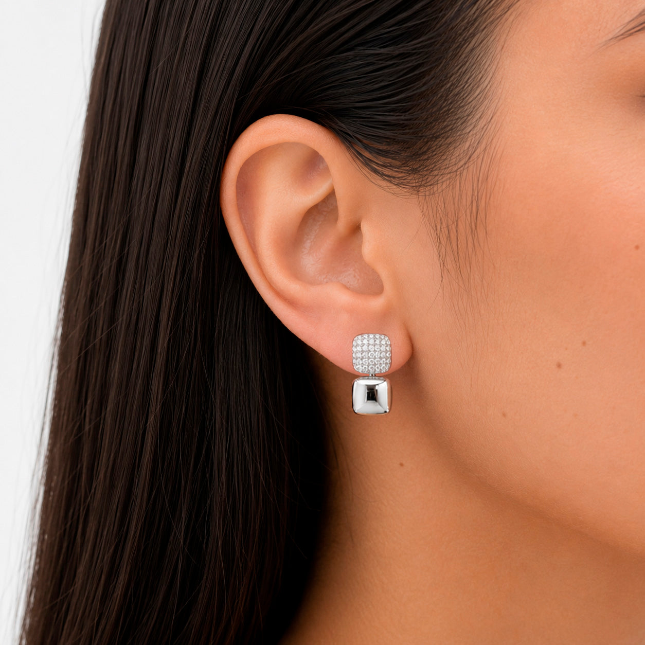 Aretes Glamour cuadrados con Circonias, Plata .925 con Baño de Rodio