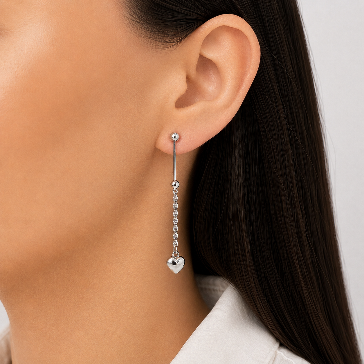 Arete Largo con Corazón y Cadena Trenzada, Plata .925