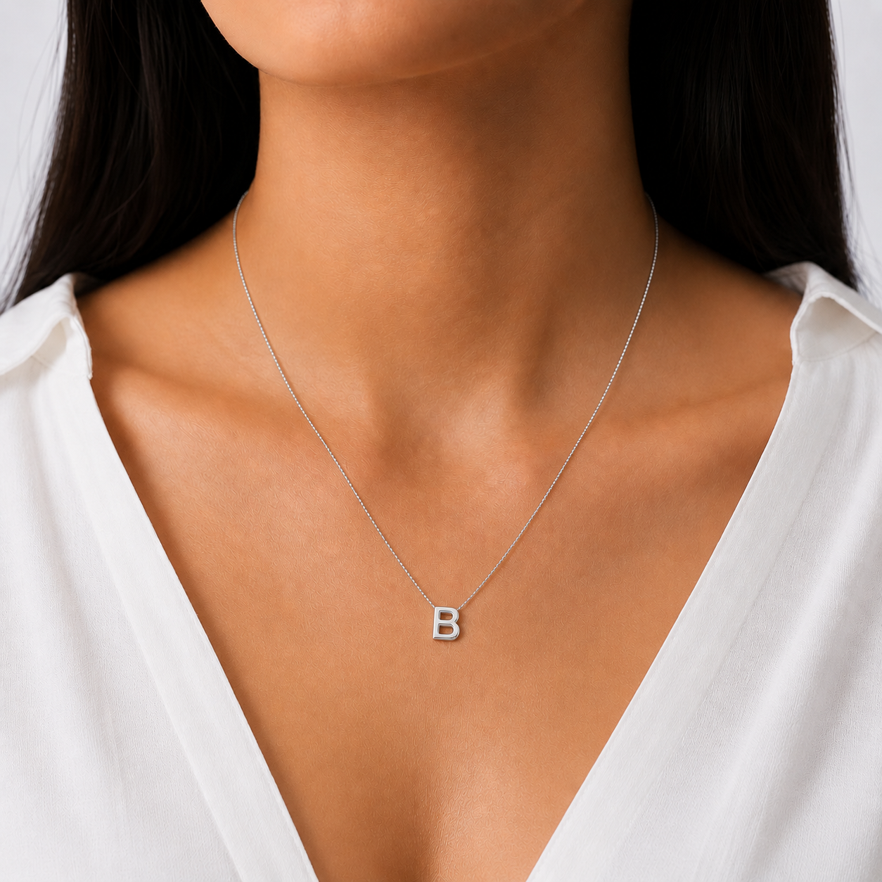 Collar Letra B Plata .925 con Baño de Rodio