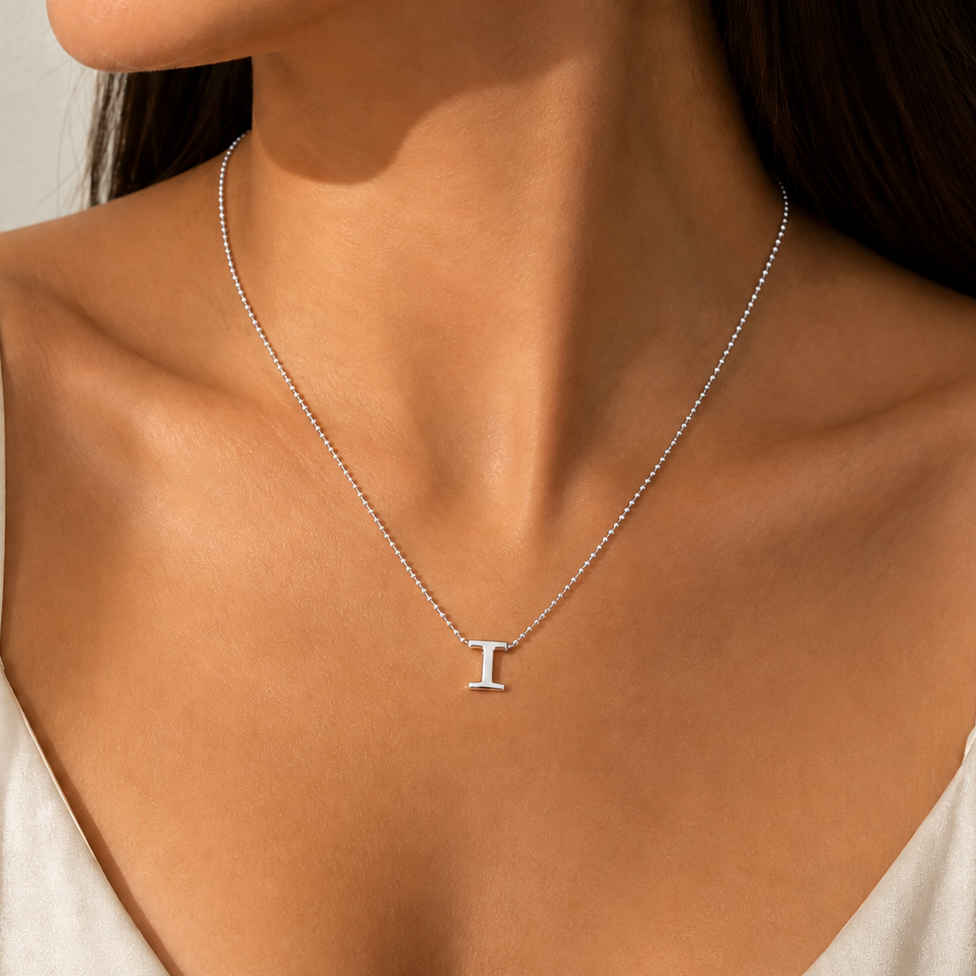 Collar Letra I Plata .925 con Baño de Rodio