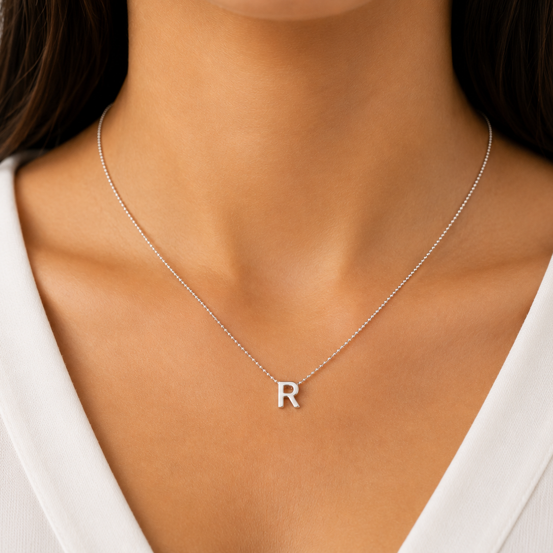 Collar Letra R Plata .925 con Baño de Rodio