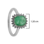 Anillo Piedras Preciosas Flor Esmeralda Ovalada con Circonias, Plata .925 con Baño de Rodio